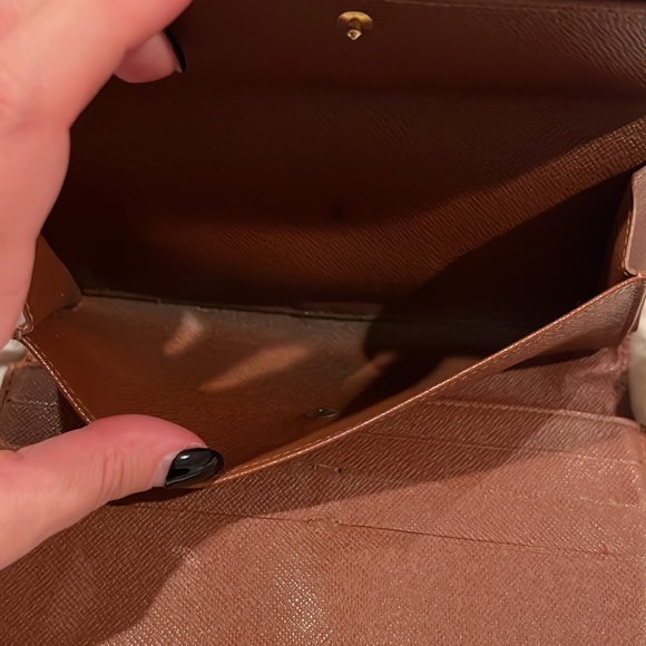 Authentic Louis Vuitton wallet - Picture 7 of 11